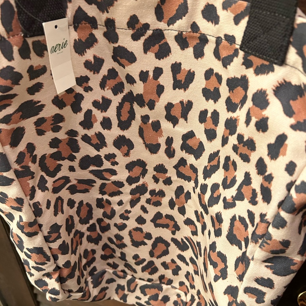 Gorgeous, Aerie leopard tote bag❤️ - Picture 4 of 4